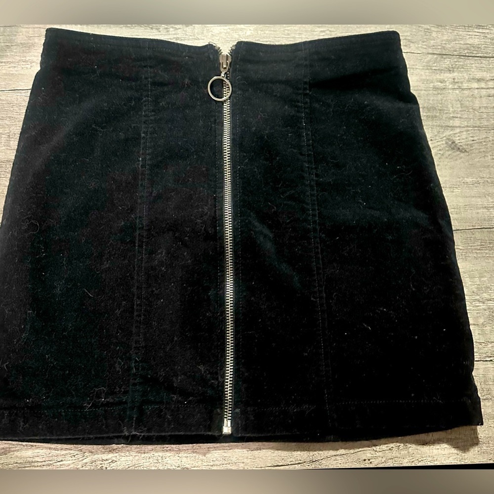 Forever 21 Skirt - Front Zip Up Black Miniskirt